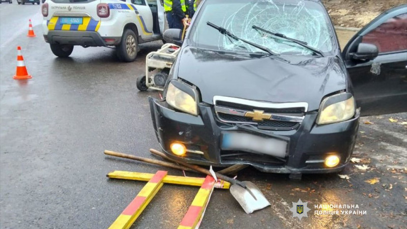 Збив двох людей, які ремонтували зупинку: у Чернігові сталася ДТП за участі п'яного водія