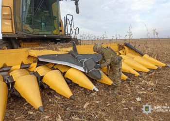 Один із дронів потрапив у жатку комбайна: на Чернігівщині вибухотехніки знешкодили бойові частини російських БпЛА Один із дронів потрапив у жатку комбайна: на Чернігівщині вибухотехніки знешкодили бойові частини російських БпЛА
