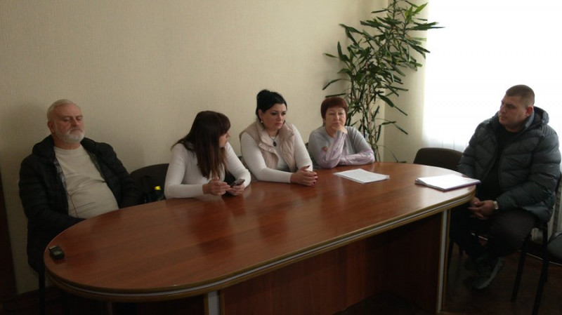 Через будівництво на вулиці Єськова у Чернігові провалилась частина парковки біля сусіднього будинку