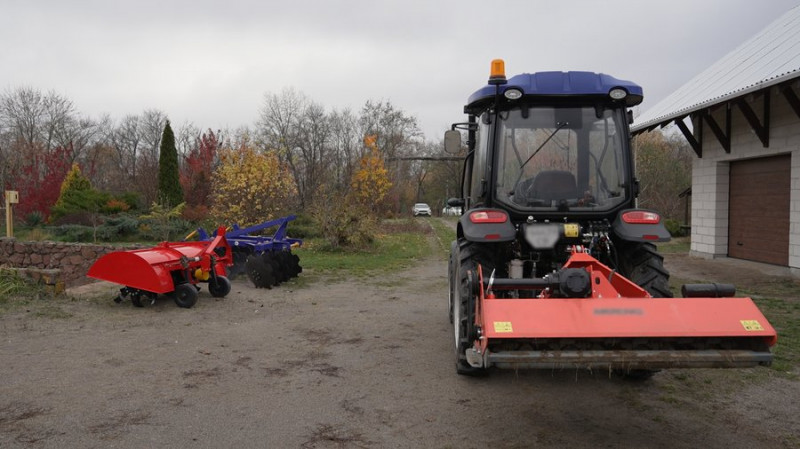 "Я засумував за мирною працею": після повернення з війни колишній голова Чернігівської райради сів за кермо трактора
