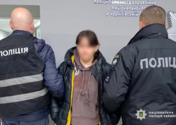 Під час сварки вдарила ножем у груди: на Чернігівщині затримали підозрювану у вбивстві свого співмешканця