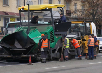 У Чернігові ремонтують дорогу на перехресті проспектів Миру та Перемоги: коли закінчать роботи У Чернігові ремонтують дорогу на перехресті проспектів Миру та Перемоги: коли закінчать роботи