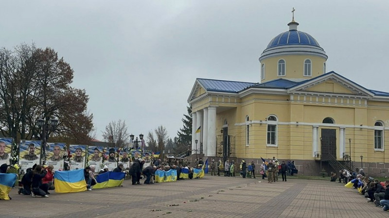 Поховали військових Миколу Петренка, Валерія Сака, Михайла Асташенкова та Сергія Чучвагу з Чернігівщини
