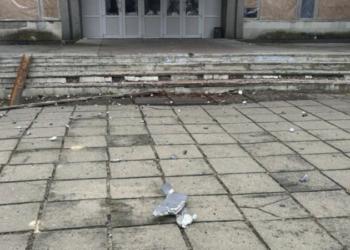 Росіяни вдарили безпілотником по будинку культури в центрі Семенівки на Чернігівщині Росіяни вдарили безпілотником по будинку культури в центрі Семенівки на Чернігівщині