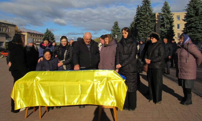 Бобровицька громада попрощалася із Захисником України Олександром Омельченком