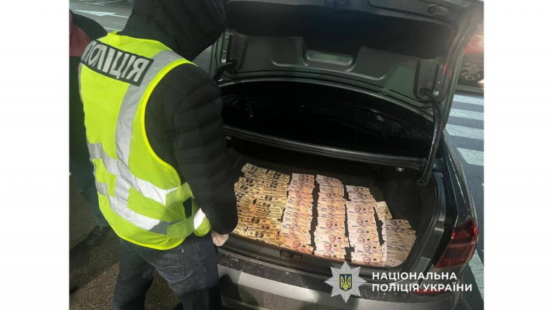 Чиновником, якого затримали за підозрою у вимаганні $20 000 за оренду землі, виявився Володимир Моцьор з Козельця