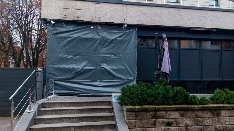 Четвертий інцидент за п'ять місяців: невідомі підірвали вибухівку біля бару La Opera у Чернігові