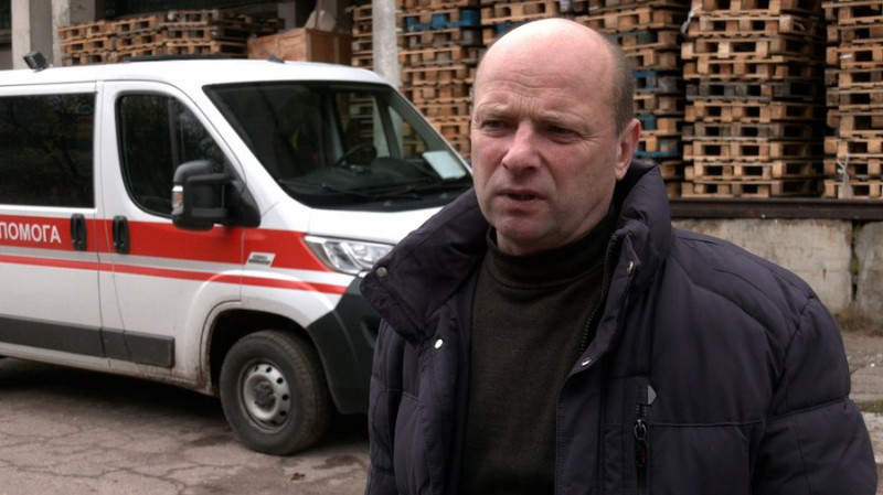 17-та поїздка до Чернігова за два з половиною роки: волонтер із Німеччини привіз ліжка для дитячої лікарні