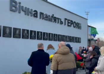«День відкриття був психологічно тяжким»: у громаді на Чернігівщині побудували триметрову стіну пам’яті