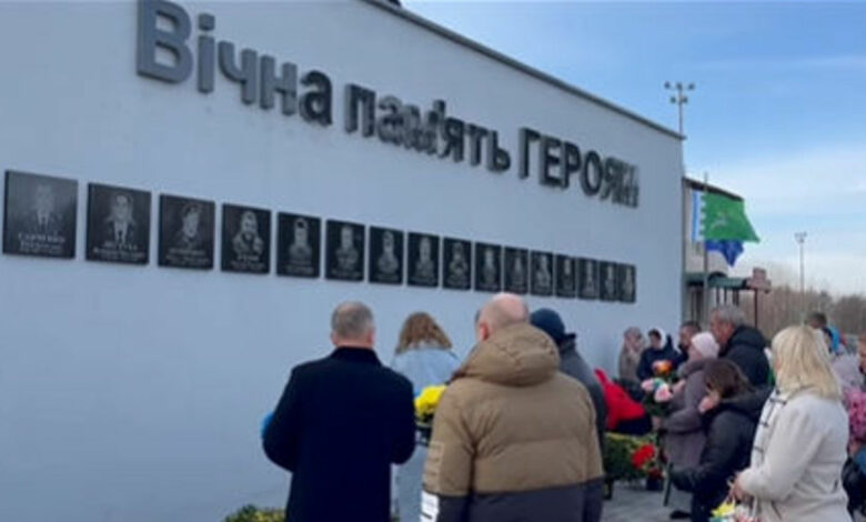 «День відкриття був психологічно тяжким»: у громаді на Чернігівщині побудували триметрову стіну пам’яті