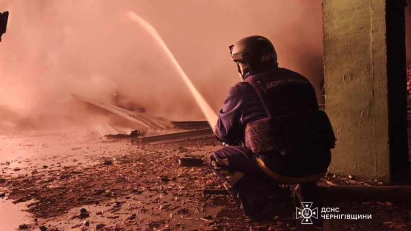 В ніч на 9 листопада армія РФ атакувала безпілотниками підприємство у Корюківці на Чернігівщині