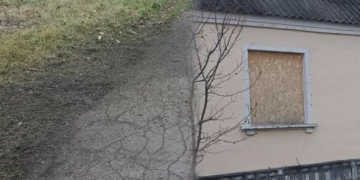 Російські війська атакували FPV-дроном центр прикордонної Семенівки на Чернігівщині Російські війська атакували FPV-дроном центр прикордонної Семенівки на Чернігівщині