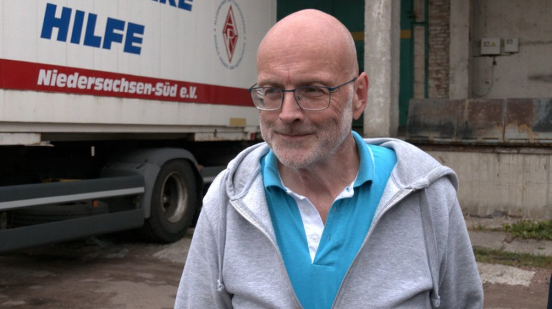 17-та поїздка до Чернігова за два з половиною роки: волонтер із Німеччини привіз ліжка для дитячої лікарні