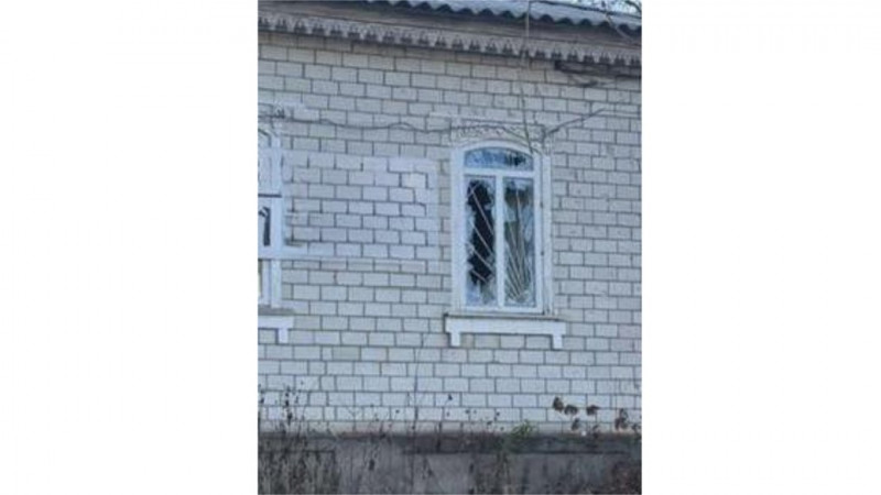 Пошкоджені адміністративна будівля, цивільні будинки: росіяни знову атакували БпЛА центр Семенівки, що на Чернігівщині