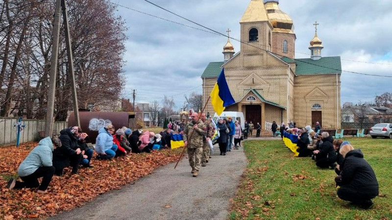 На Чернігівщині поховали військових Віктора Телушка та Євгенія Притику