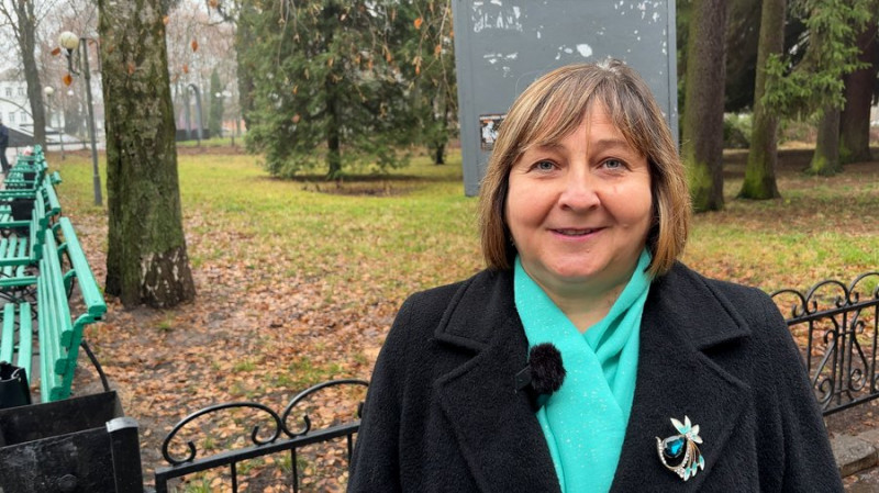 "Нам цей транспорт був необхідний": 17 нових шкільних автобусів передали громадам Чернігівщини