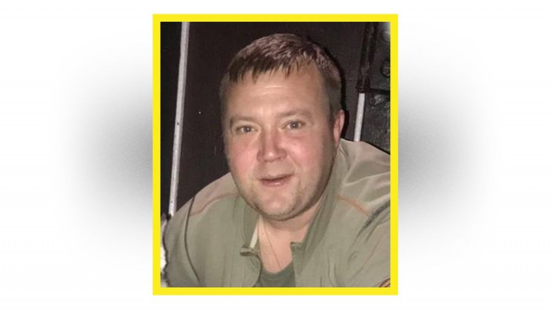 На Чернігівщині попрощалися з трьома захисниками України Олександром Росликом, Вадимом Свідерським та Андрієм Гладким