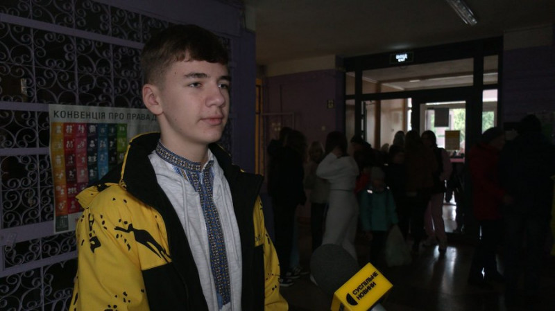 У Чернігові після трьох тижнів дистанційного навчання та осінніх канікул учні ліцеїв та гімназій повернулись за парти