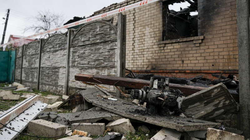 Пошкоджені вісім будинків, вікна, двері та фасади: фахівці фіксують наслідки вибуху БпЛА у Чернігові