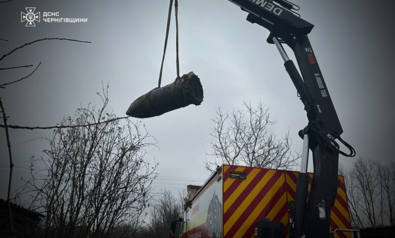 Фрагмент ракети «Кинжал» впав на приватне подвір’я на Чернігівщині (Фото)