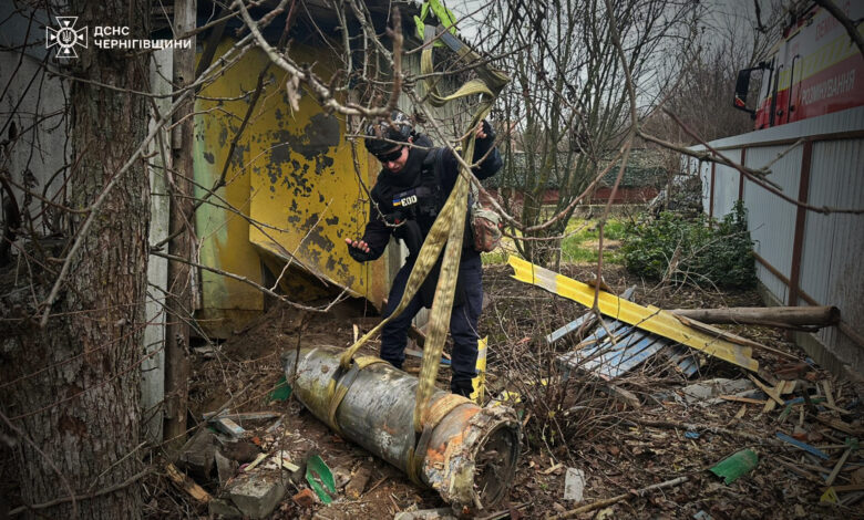 Фрагмент ракети «Кинжал» впав на приватне подвір’я на Чернігівщині (Фото)
