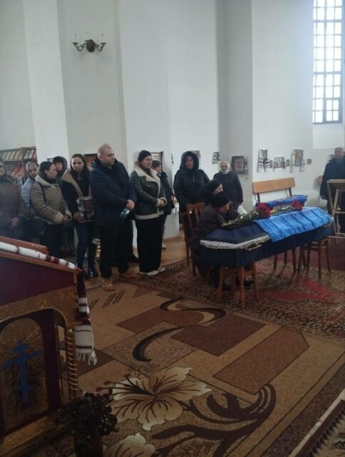Громада на Чернігівщині провела в останню путь старшого сержанта, який загину під Торецьком