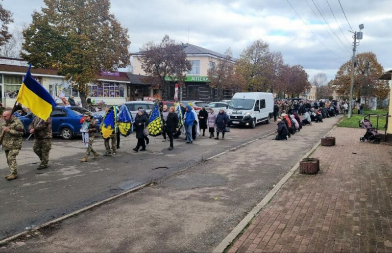 На Чернігівщині попрощалися із воїном, який загинув на Запорізькому напрямку