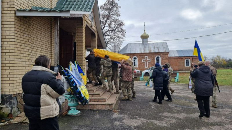На Чернігівщині попрощалися із воїном, який загинув на Запорізькому напрямку