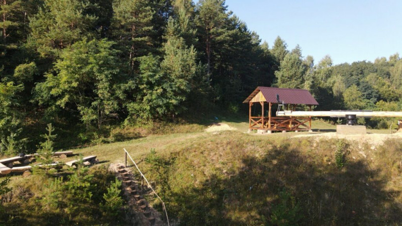 На гойдалці над кручею: у Мезинському природному парку облаштували рекреаційний пункт «Байдачок»