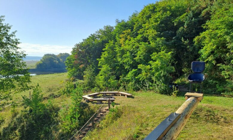 На гойдалці над кручею: у Мезинському природному парку облаштували рекреаційний пункт «Байдачок»
