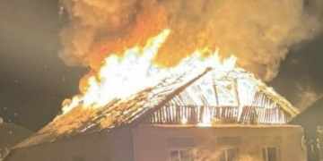 Нічна атака на Чернігівщину: ворог уразив «молнією» житловий будинок у Семенівці