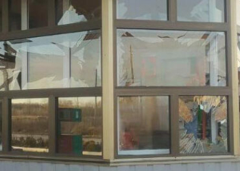 Окупанти поцілили в об’єкт цивільної інфраструктури на Чернігівщині: постраждала 54-річна жінка Окупанти поцілили в об’єкт цивільної інфраструктури на Чернігівщині: постраждала 54-річна жінка