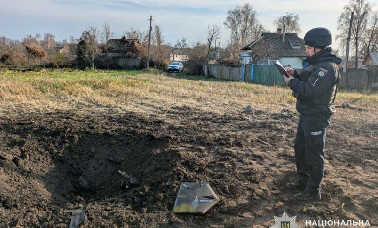 Пошкоджені автівки та будинки: ворог атакував населені пункти на Чернігівщині (Фото)