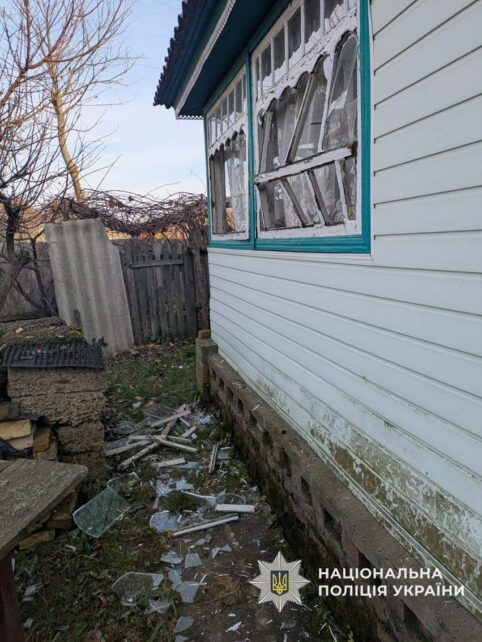 Пошкоджені автівки та будинки: ворог атакував населені пункти на Чернігівщині (Фото)