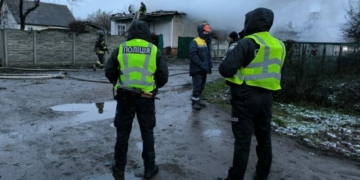 Постраждали брат із сестрою: нові подробиці російського удару по Чернігову (Фото)