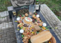 Реальна містика: в громаді на Чернігівщині хтось кладе на могили купу їжі та різні предмети