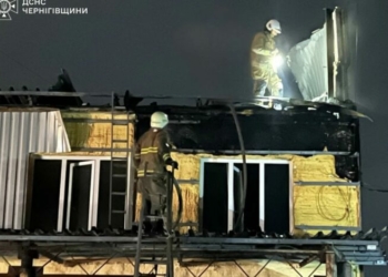 Рятувальники показали наслідки російських ударів по території Чернігівщини (Фото) Рятувальники показали наслідки російських ударів по території Чернігівщини (Фото)