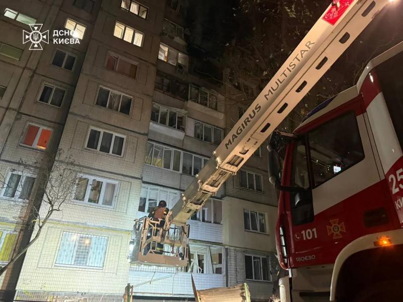 Росія вночі атакувала Київ ракетами і «шахедами»: є загиблий і десятки поранених