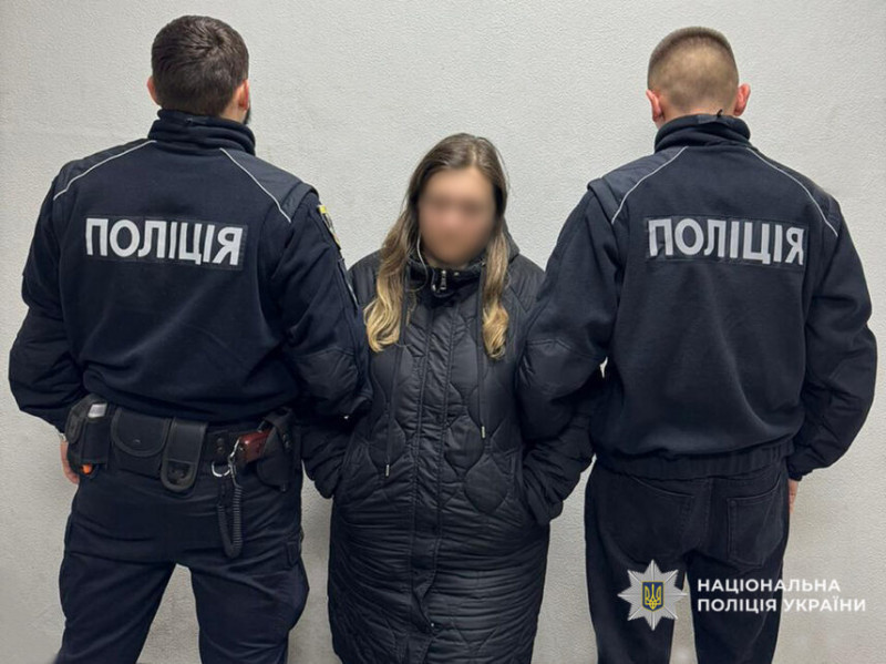 Спіймали в лісі з партією закладок: у Чернігові викрили двох наркоторговок (Фото)