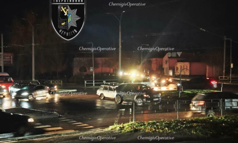 У центрі Чернігова сталася ДТП (Фотофакт)