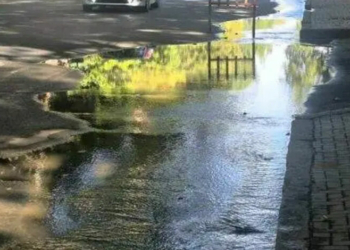 У Чернігові через дві аварії на водопроводі більше трьох десятків будинків – без води У Чернігові через дві аварії на водопроводі більше трьох десятків будинків – без води