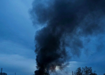 У Чернігові російський безпілотник поцілив по одному з підприємств У Чернігові російський безпілотник поцілив по одному з підприємств