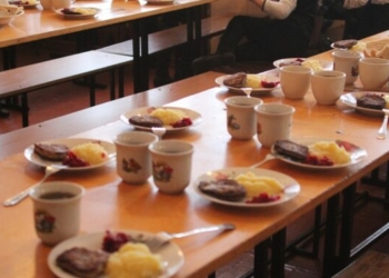 У Чернігові школярі залишилися без гарантованих державою гарячих обідів