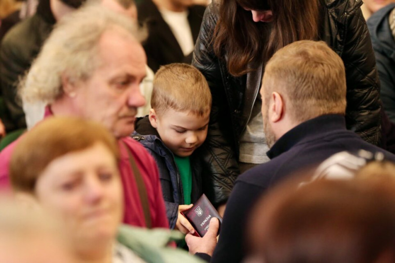 У Чернігові вручили посмертні нагороди рідним загиблих оборонців (Фото)