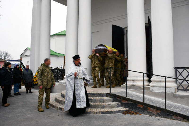 У громаді на Чернігівщині провели в останню путь загиблого бійця