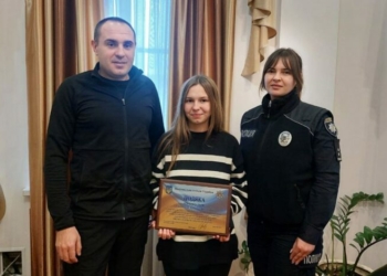 У Прилуках поліцейські відзначили ліцеїстку, яка повідомила про спробу ворожого вербування