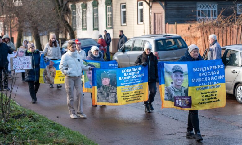 У Сосниці родини полонених і зниклих безвісти військових вийшли на мирну ходу