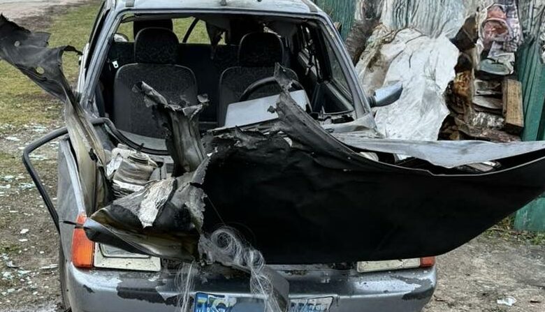 Унаслідок атаки росіян на Семенівку постраждала автівка
