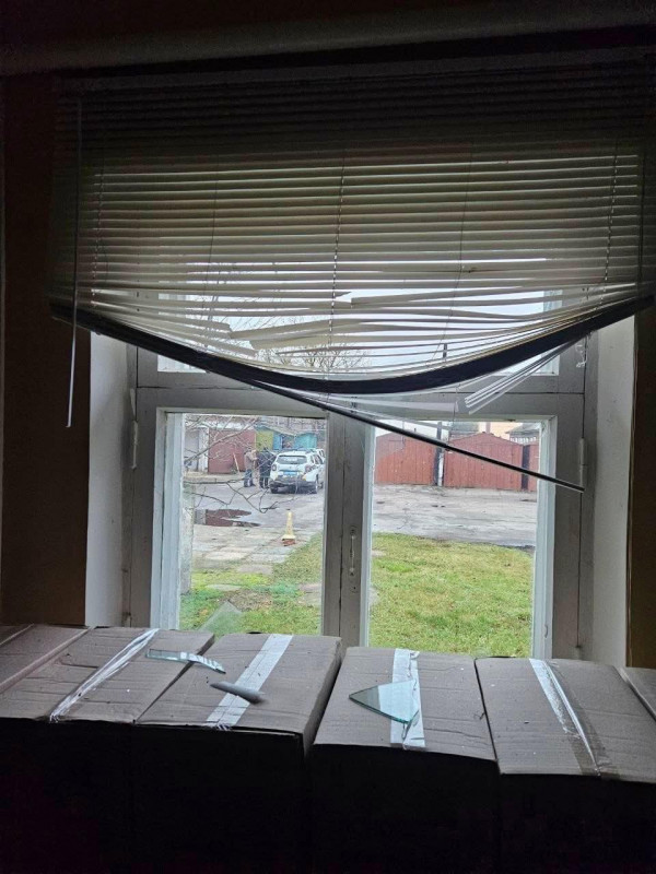 Унаслідок російської атаки в Корюківці пошкоджено філію Червоного Хреста (Фото)