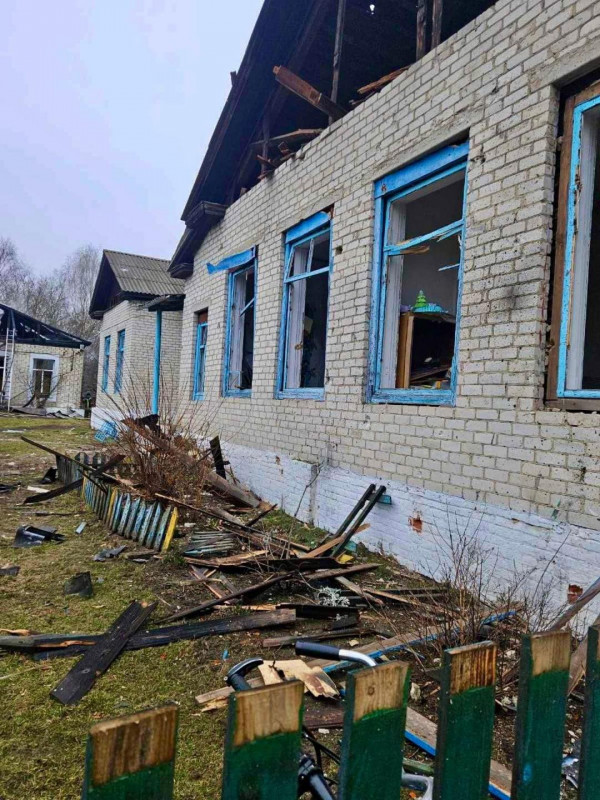 Унаслідок російської атаки в Корюківці пошкоджено філію Червоного Хреста (Фото)